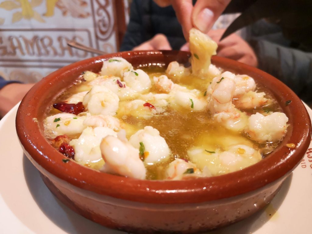 Camarón al ajillo, de tapas en Madrid