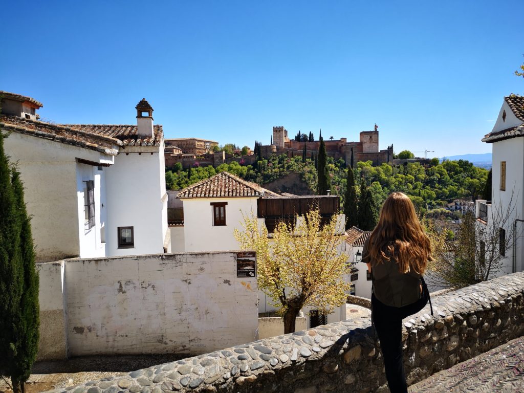 Mirando la Alhambra desde el Albaicín de Granada
