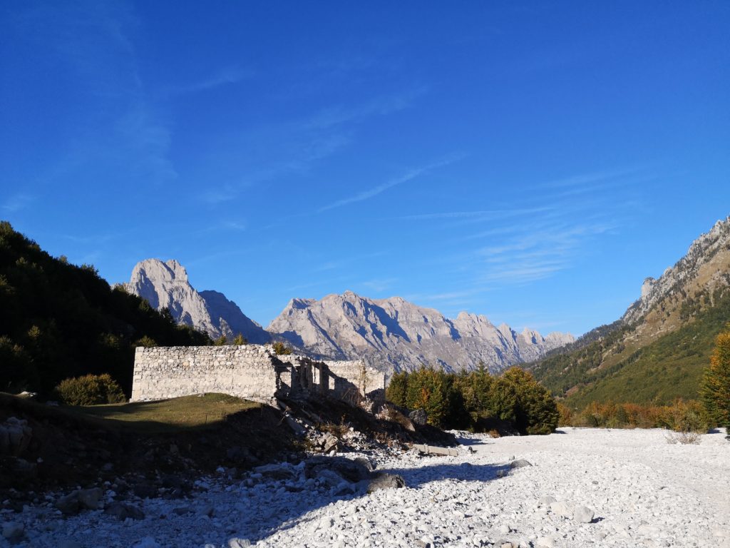 piedras valbona trekking albania