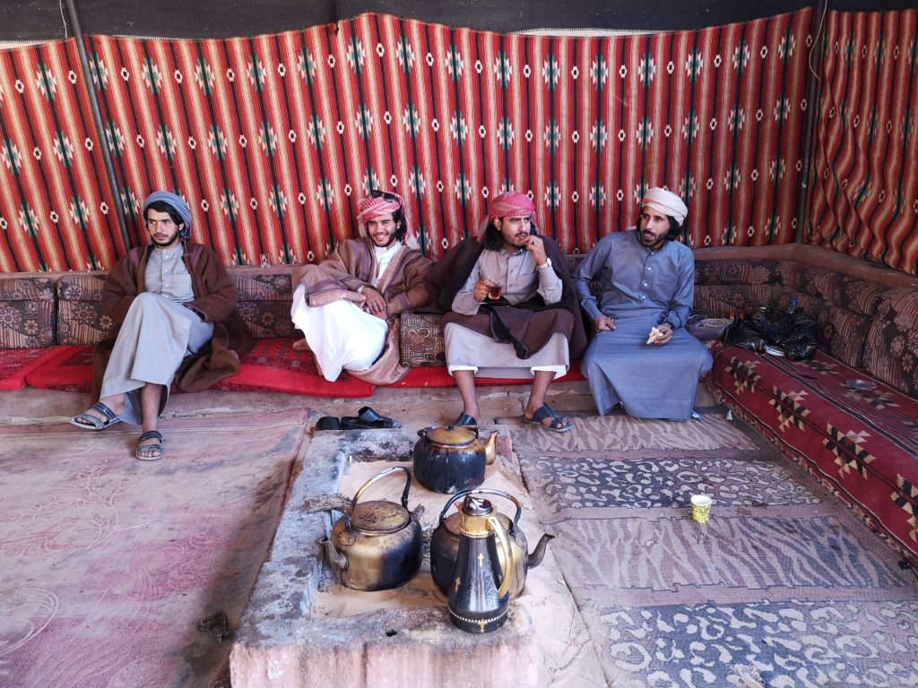 beduinos té jordania wadi rum